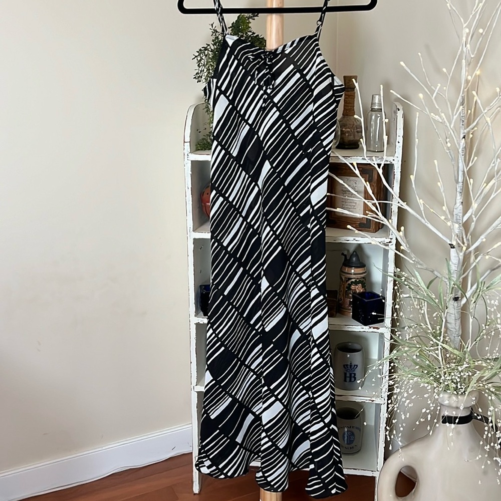 Yessica M  Semi sheer, black-and-white striped geometric pattern.Light and flowy